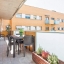 Veliki i uređeni natkriveni balkon