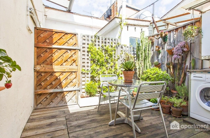 Inneren Terrasse mit Holzdeck