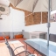 Terrasse avec parasol table