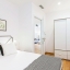 Chambre à coucher avec garde-robe