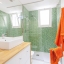 Salle de bain avec douche