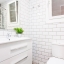 Salle de bain avec douche