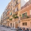 Immeuble et rue
