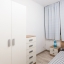 Dormitorio individual con armario