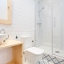 Salle de bain avec douche