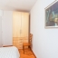Dormitorio con armario empotrado