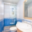 Salle de bain avec douche