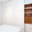 Chambre à coucher avec garde-robe abondante