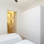 Slaapkamer met twee eenpersoonsbedden