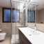Salle de bain avec douche
