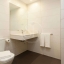 Salle de bain avec douche