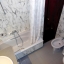 Salle de bain avec baignoire